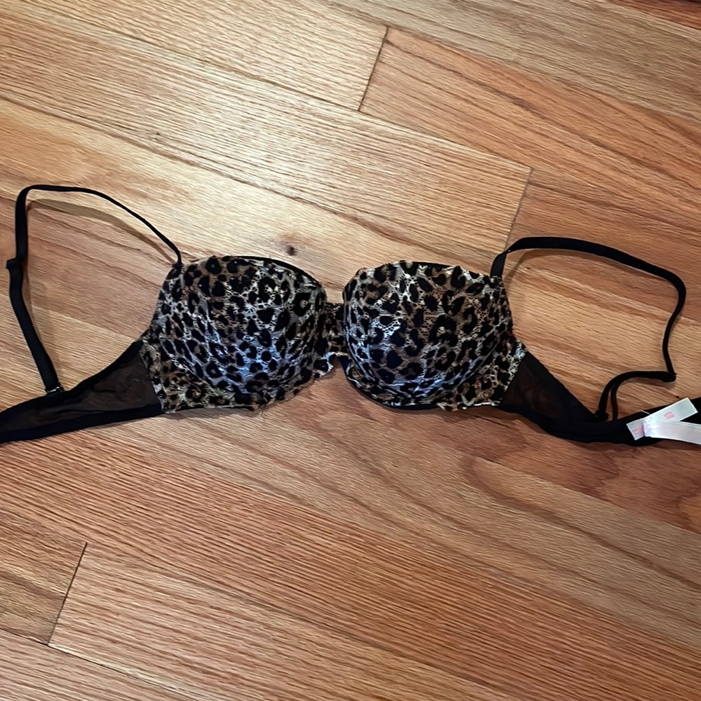 Victoria’s Secret PINK leopard bra